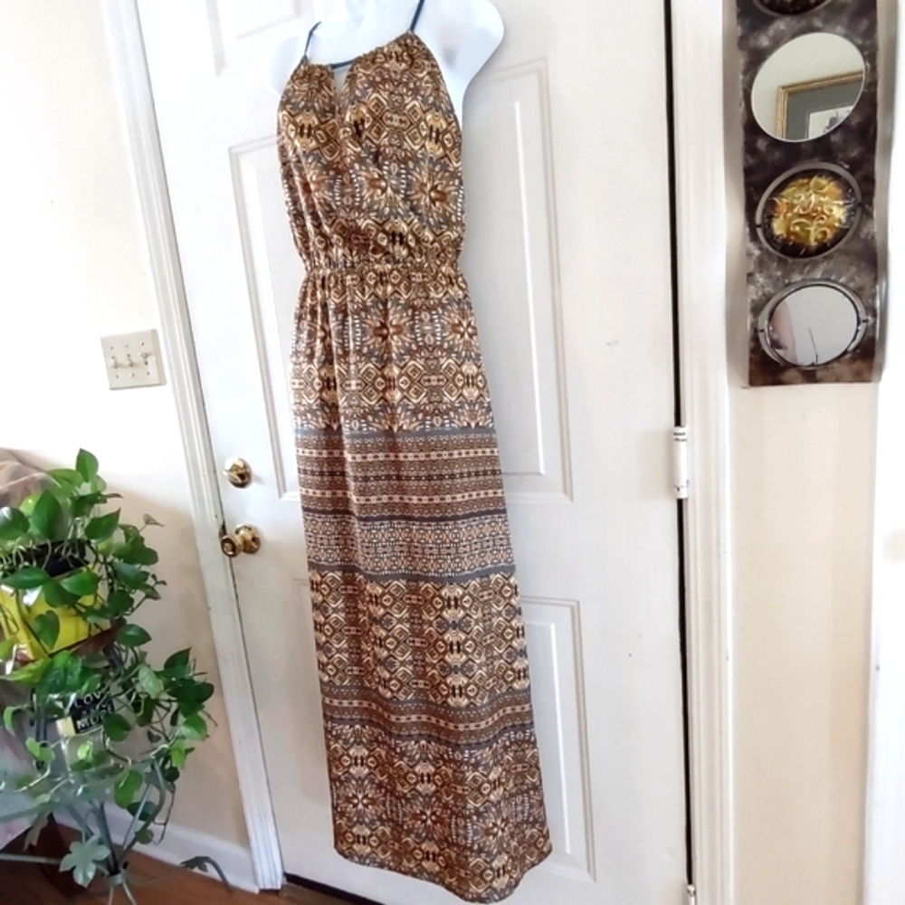 CREMIEUX Open tie Back Maxi Dress Size M. NWOT